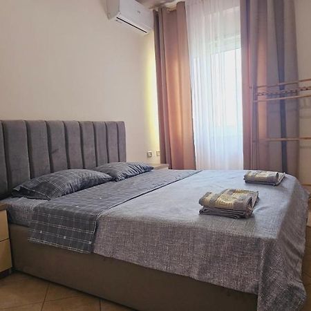 New Bazaar Side Bliss 2 Bed Room Apt With Free Garage Tirana Exterior photo