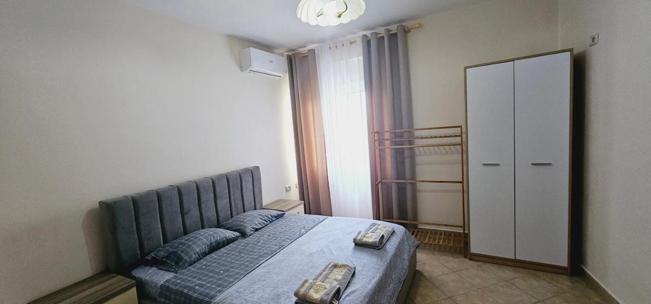 New Bazaar Side Bliss 2 Bed Room Apt With Free Garage Tirana Exterior photo