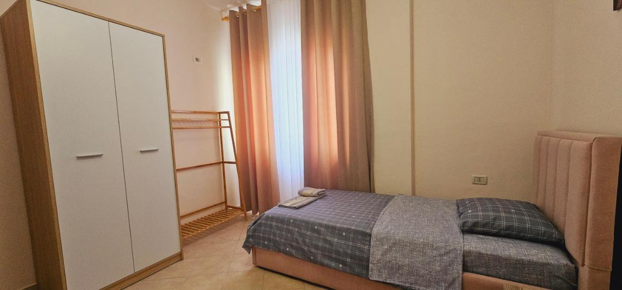 New Bazaar Side Bliss 2 Bed Room Apt With Free Garage Tirana Exterior photo