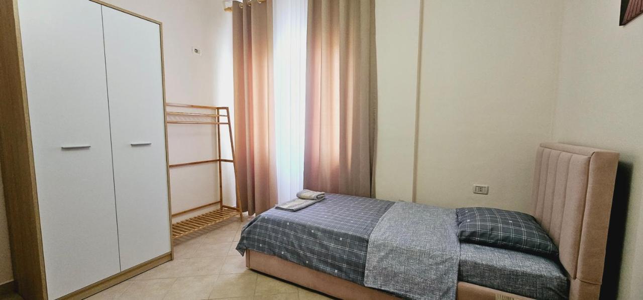 New Bazaar Side Bliss 2 Bed Room Apt With Free Garage Tirana Exterior photo