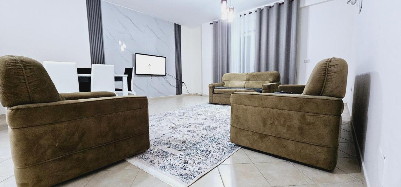 New Bazaar Side Bliss 2 Bed Room Apt With Free Garage Tirana Exterior photo